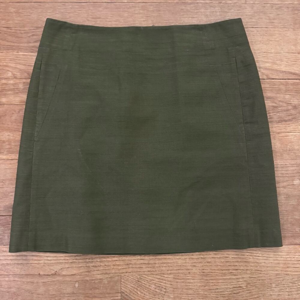 Ann Taylor green ribbed knee length a-line skirt size 10
b32